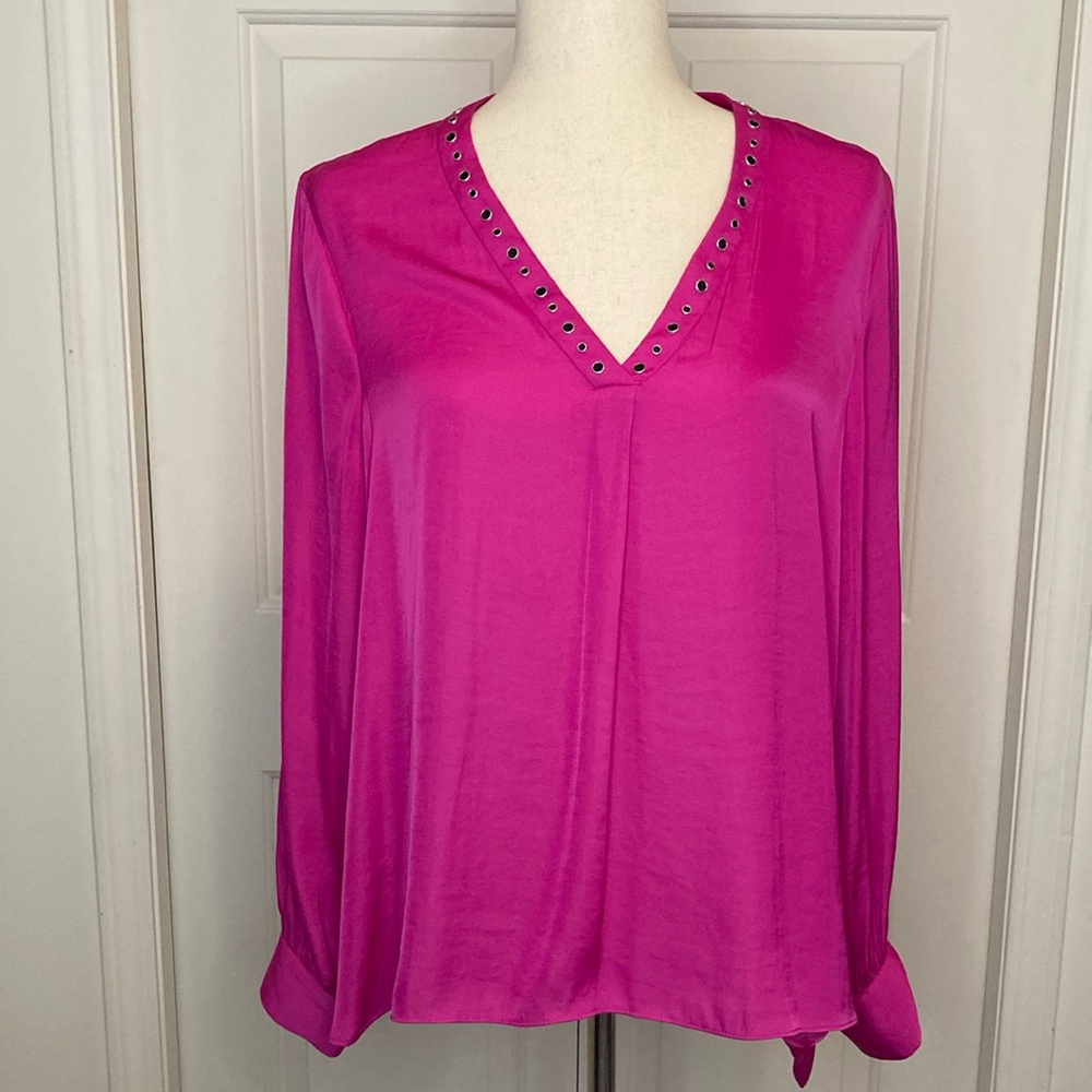 Vince Camuto hot pink v-neck long sleeve top. Shirt tail hem size M
